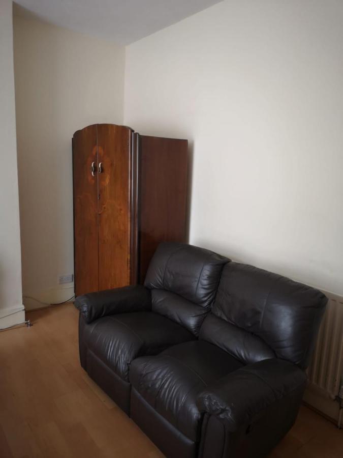Gazde/Camere de închiriat George Lane