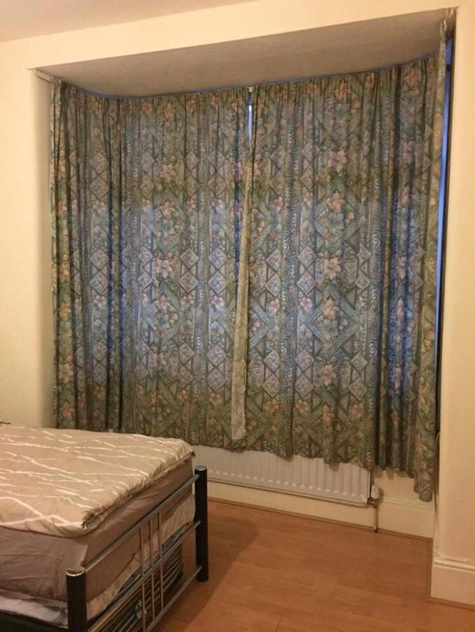 George Lane Gazde/Camere de închiriat *